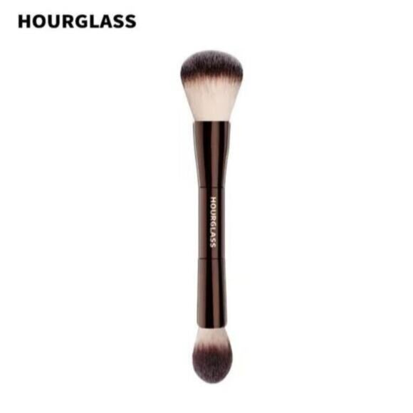 Hourglass No.17 Lighting Edit Vegan Ultra Soft Makeup Brushes - Picture 4 of 9